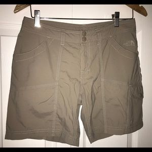The North Face- Hiking kakhi shorts